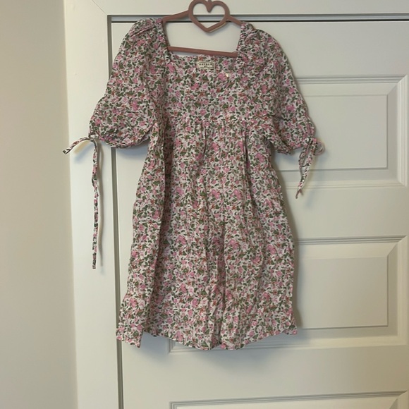 Sweet flowered dress - Picture 1 of 3